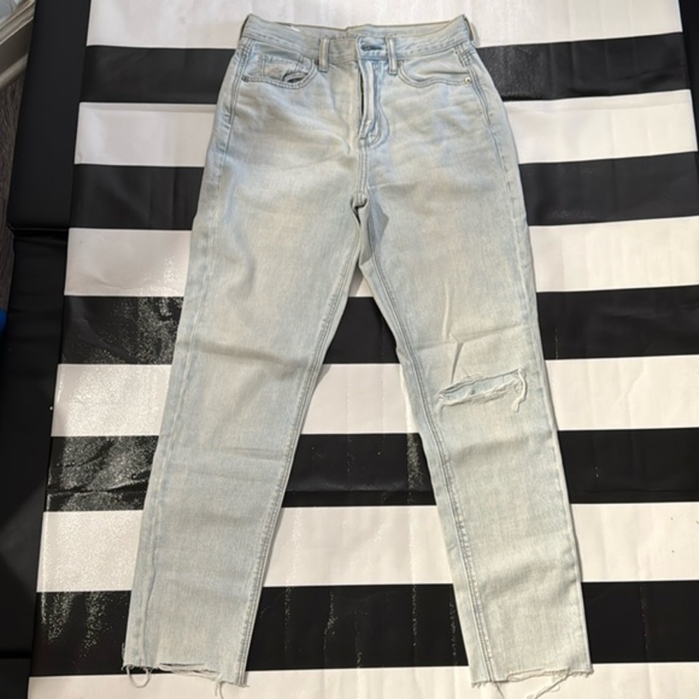 AMERICAN EAGLE LIGHT WASH SOFT DENIM (NWOT)